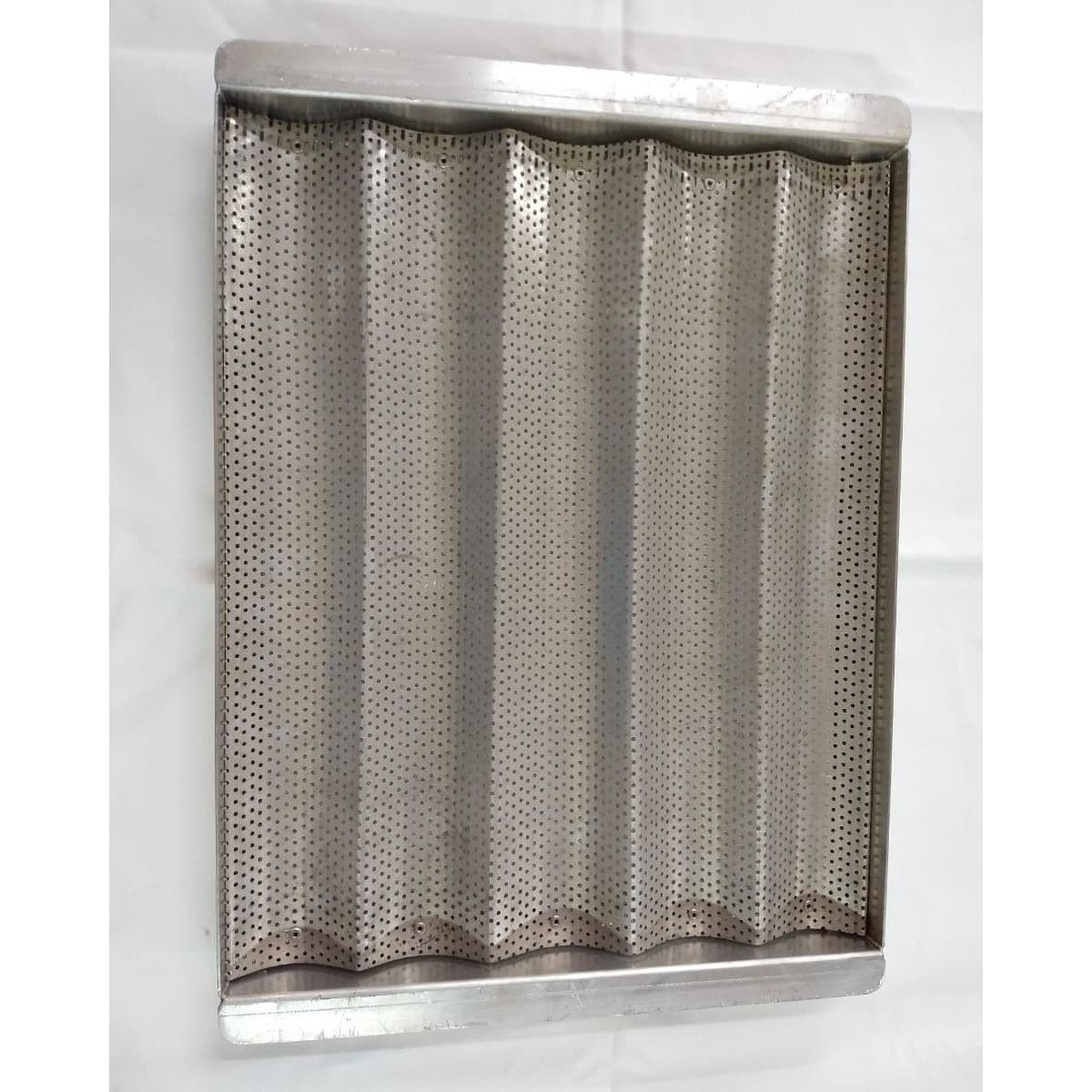 Baguetera perforada  44x32 Pauna