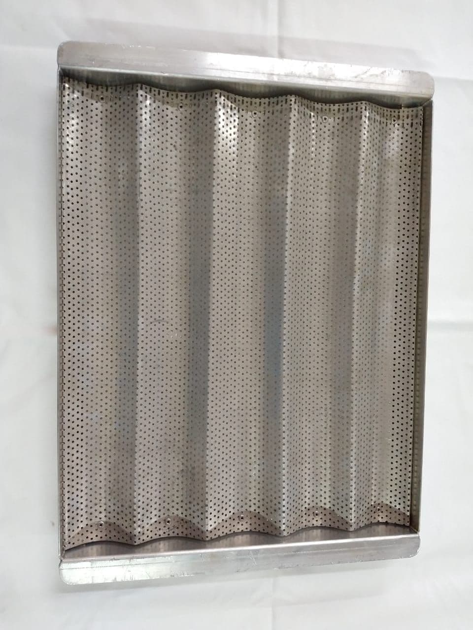 Baguetera perforada 44x32 Pauna